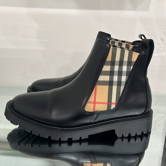 Burberry Runway Extension Allostock Chelsea Boot Black size 38 - Picture 6 of 14